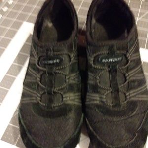 Skechers 7.5 tennis shoes